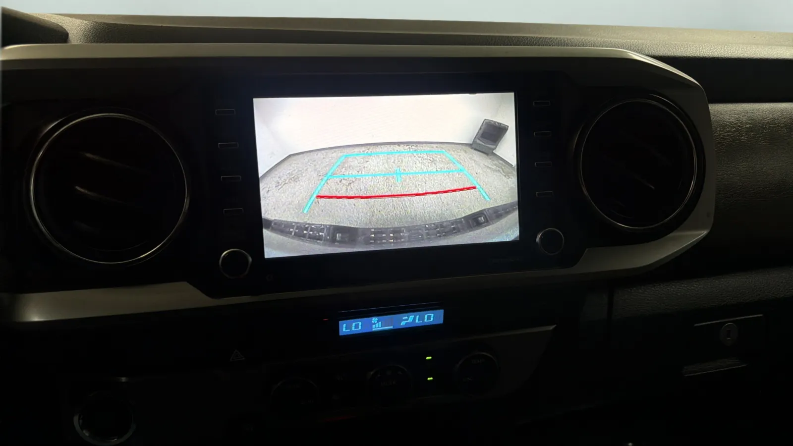 Toyota Tacoma photo 14