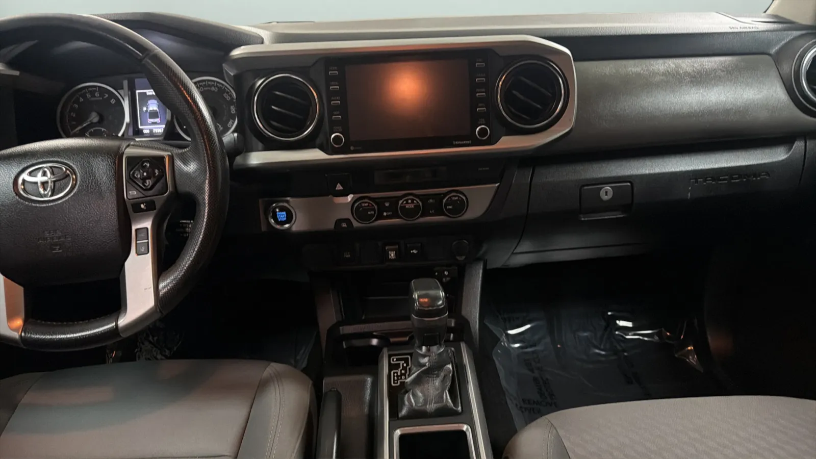 Toyota Tacoma photo 16