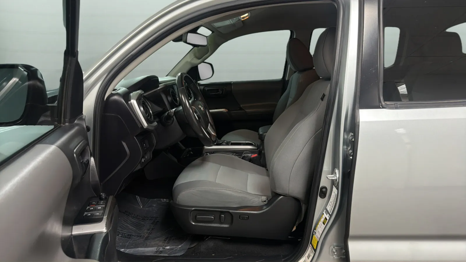 Toyota Tacoma photo 21