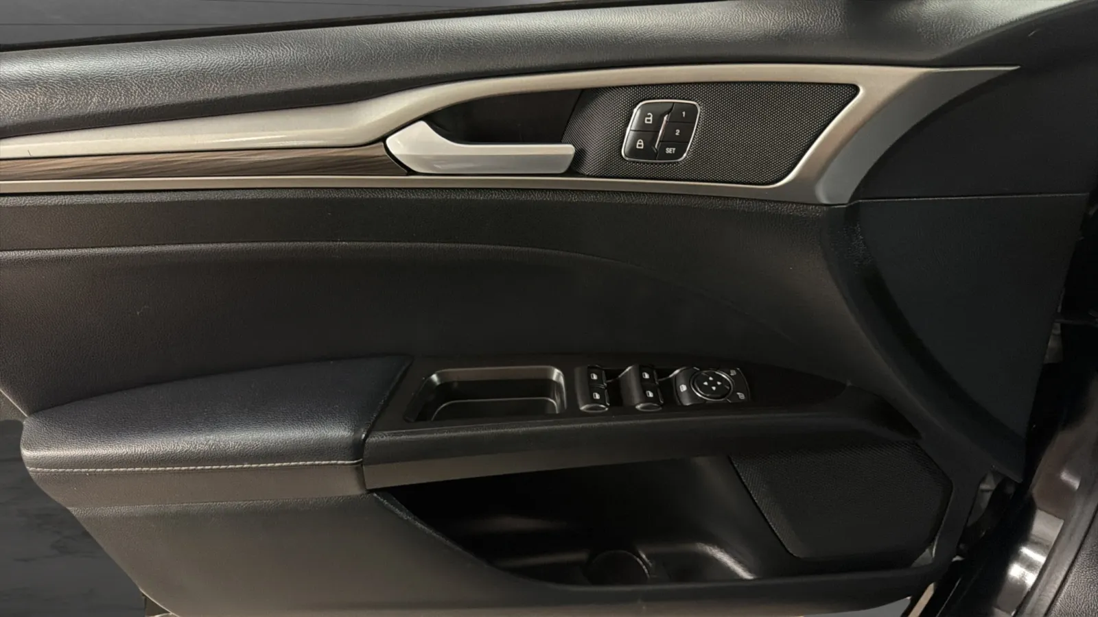 Ford Fusion photo 17