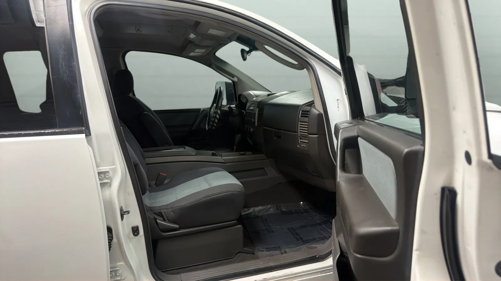 Nissan Titan photo 21