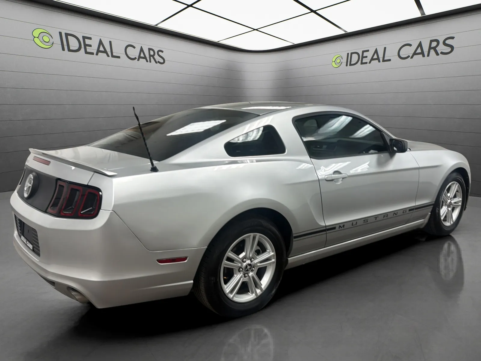 Ford Mustang photo 5