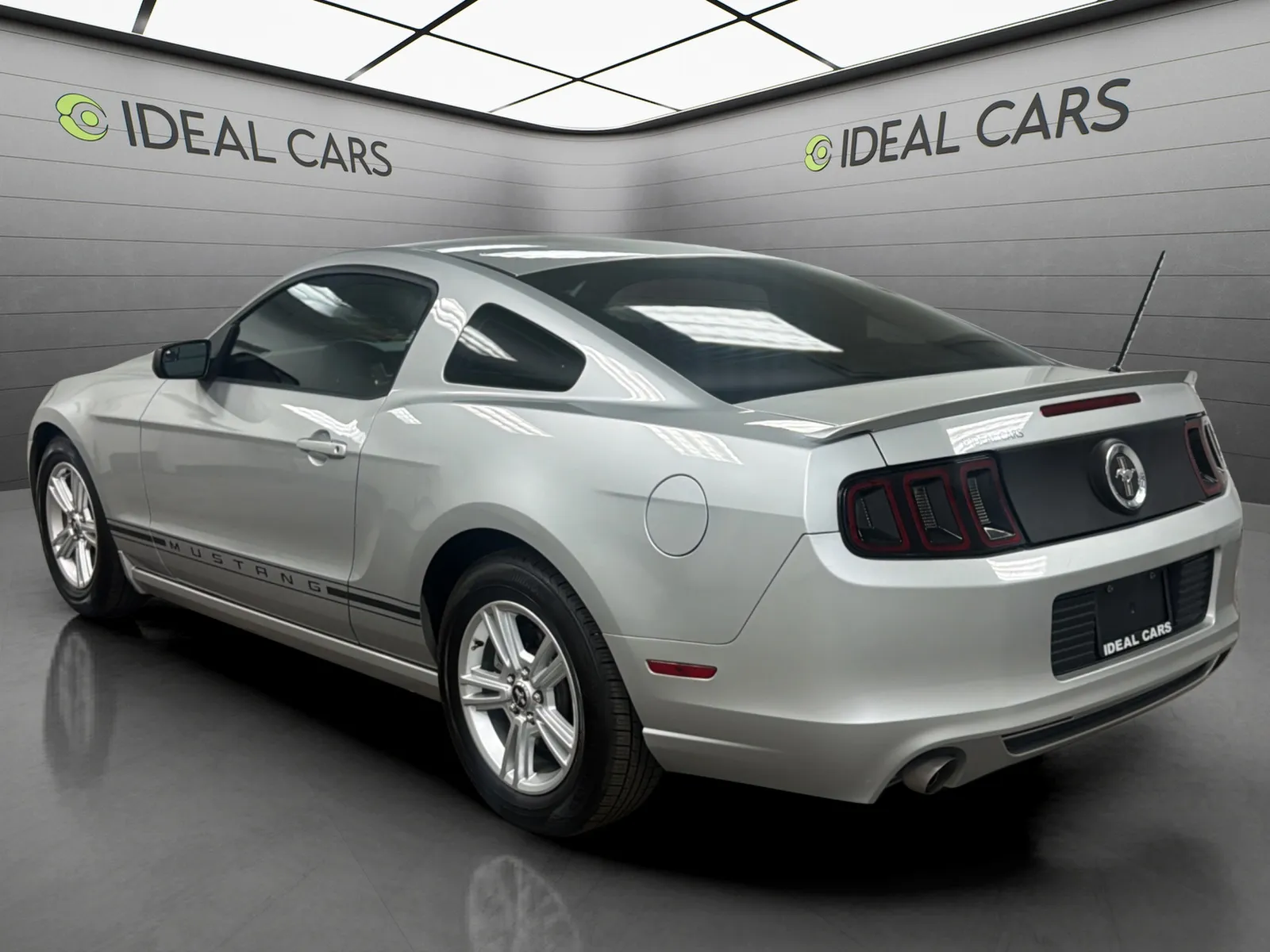 Ford Mustang photo 7