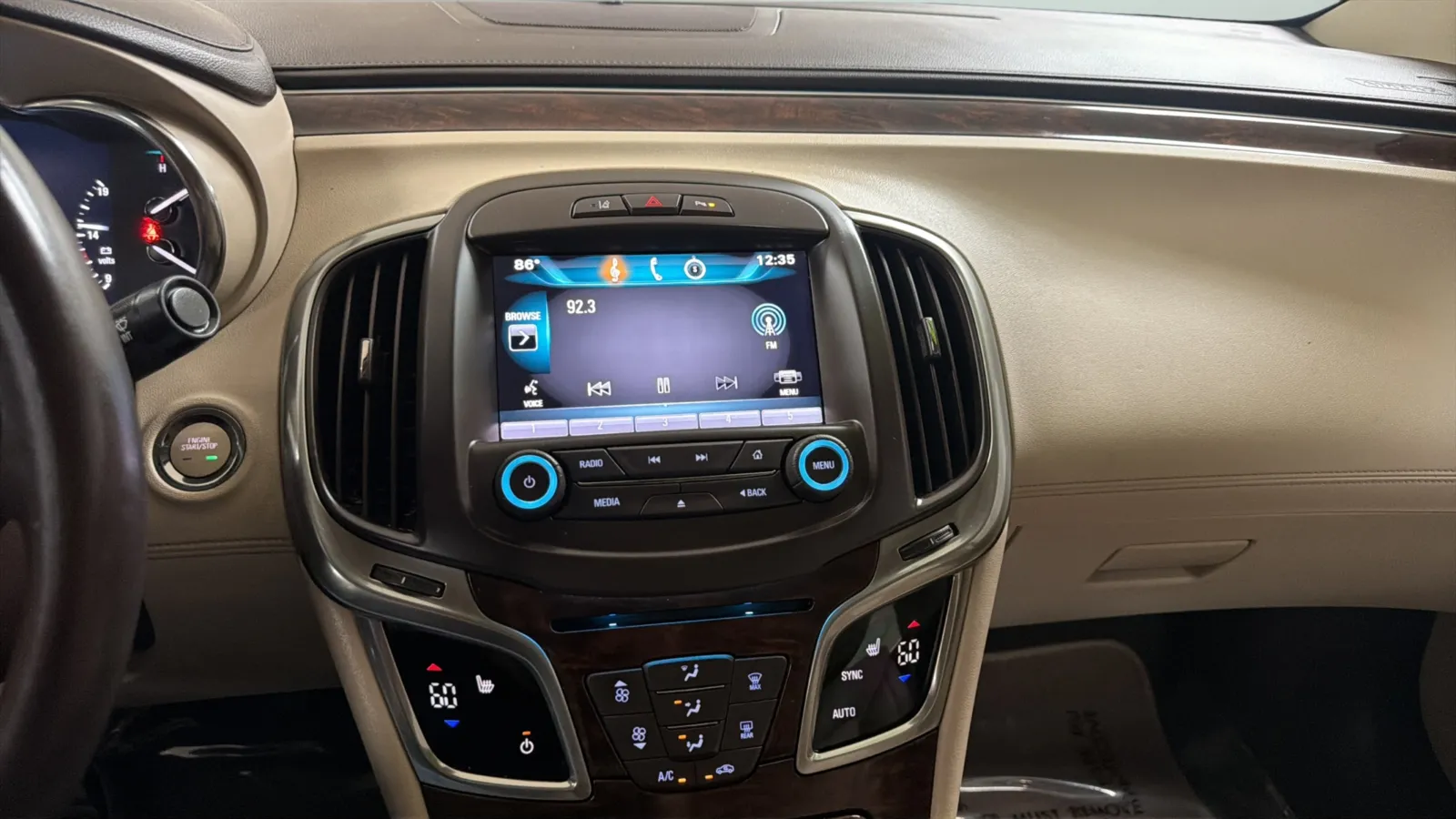 Buick LaCrosse photo 13