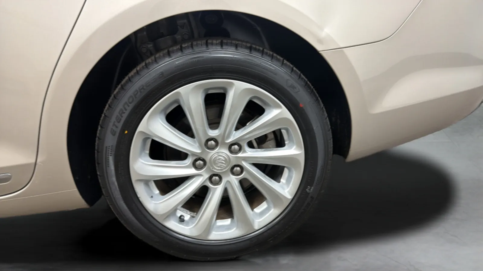 Buick LaCrosse photo 28