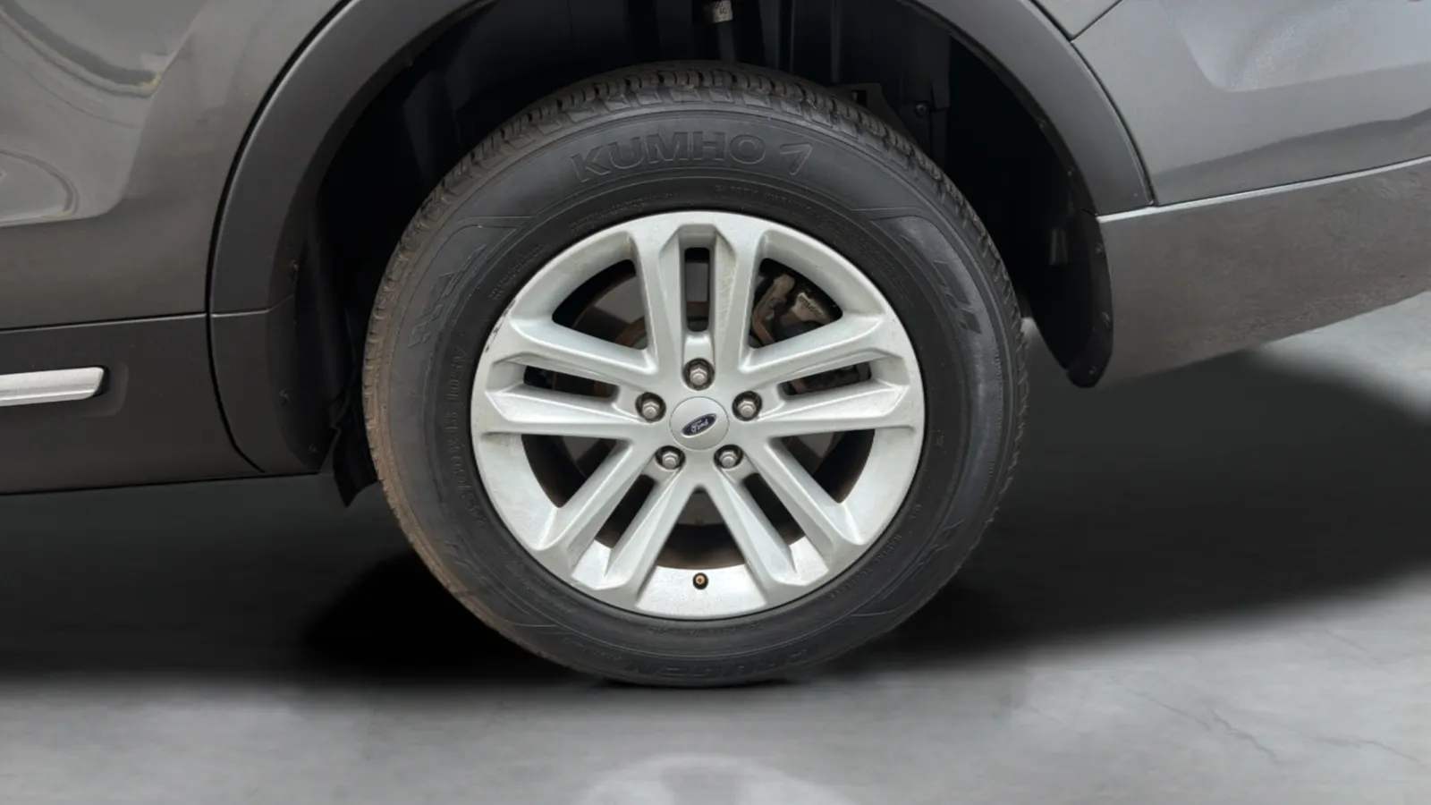 Ford Explorer photo 28
