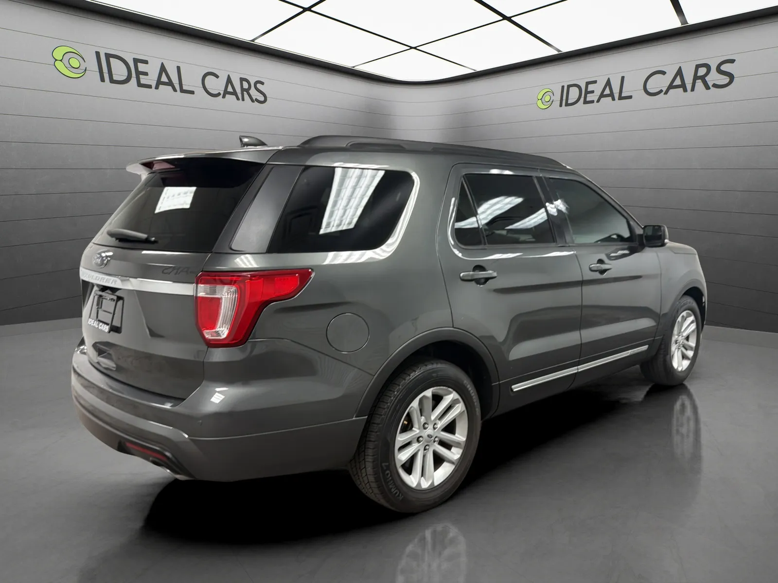 Ford Explorer photo 5