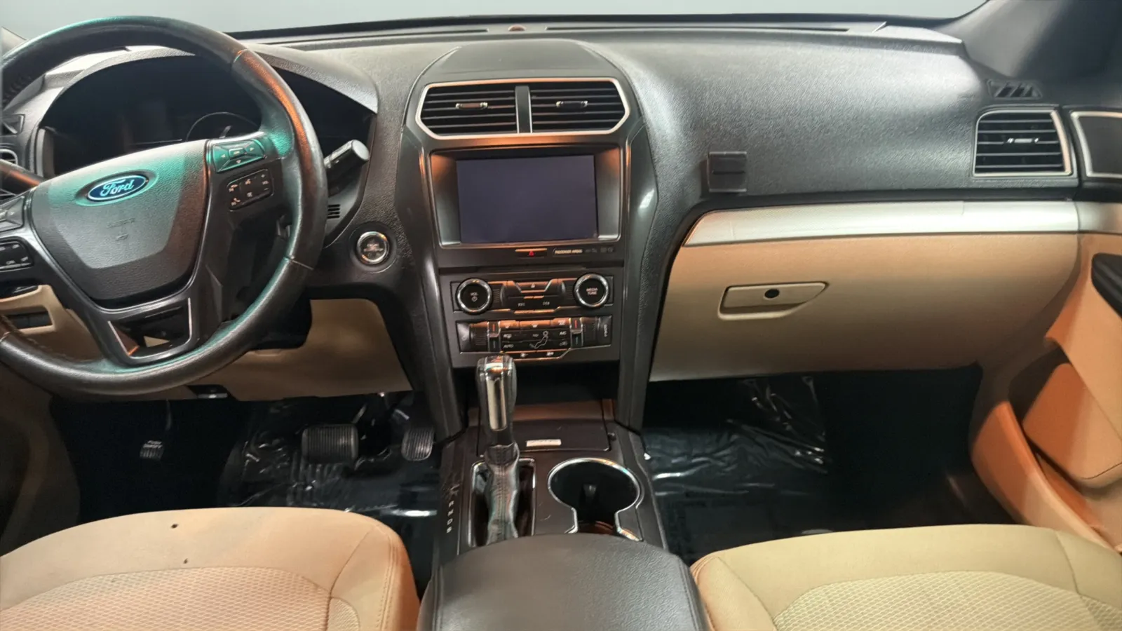 Ford Explorer photo 15