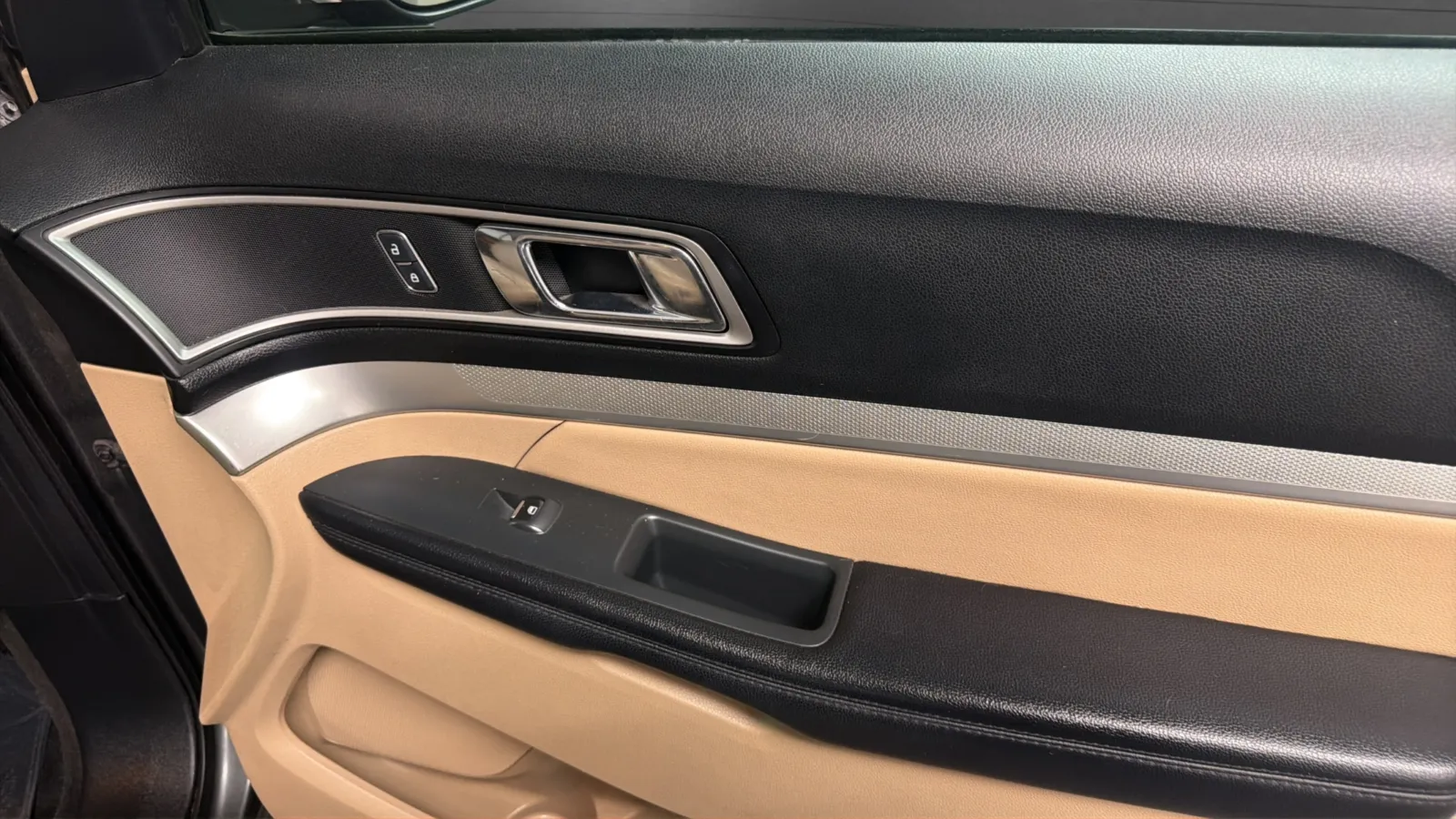 Ford Explorer photo 17