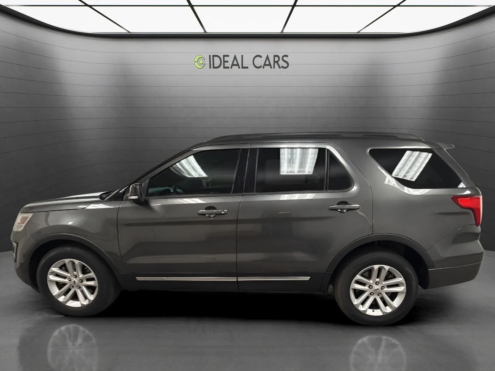 Ford Explorer photo 8