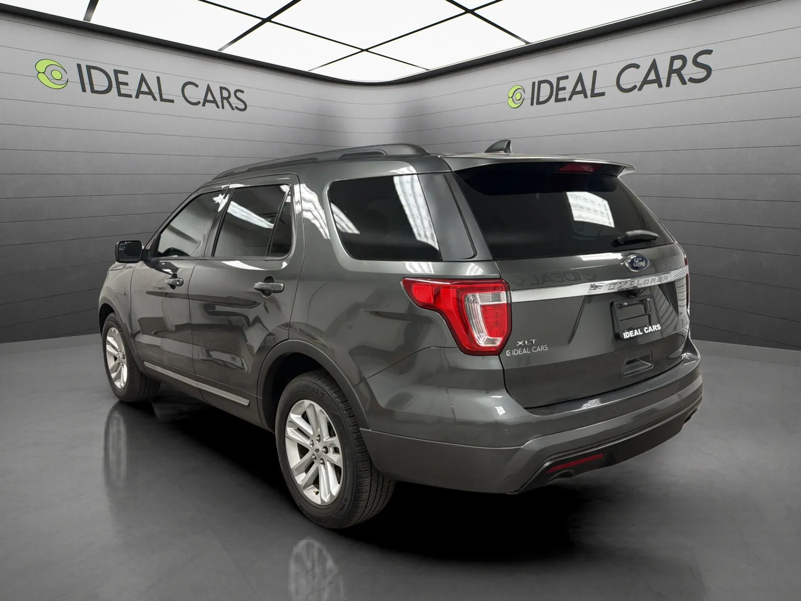 Ford Explorer photo 7