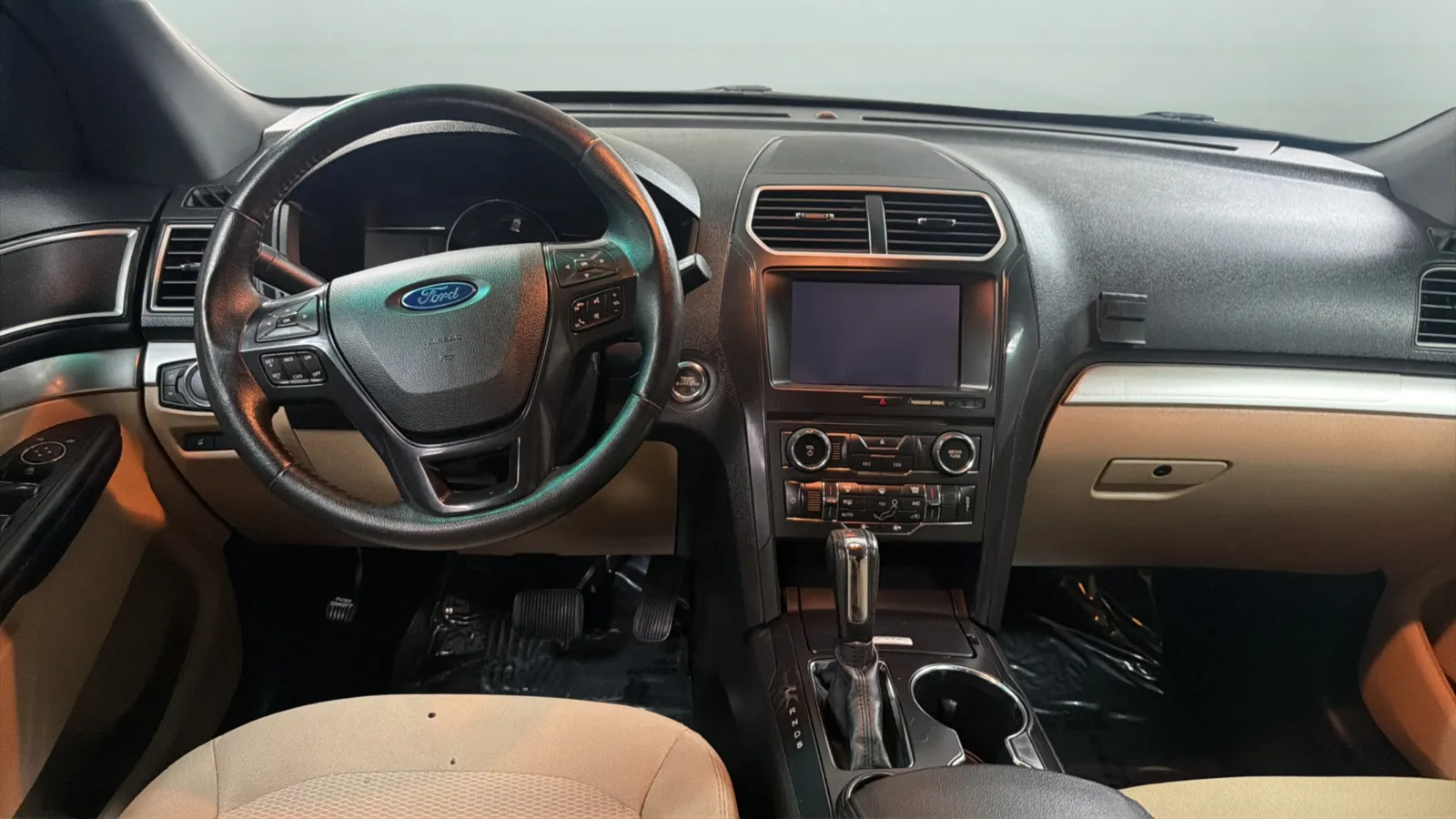 Ford Explorer photo 10