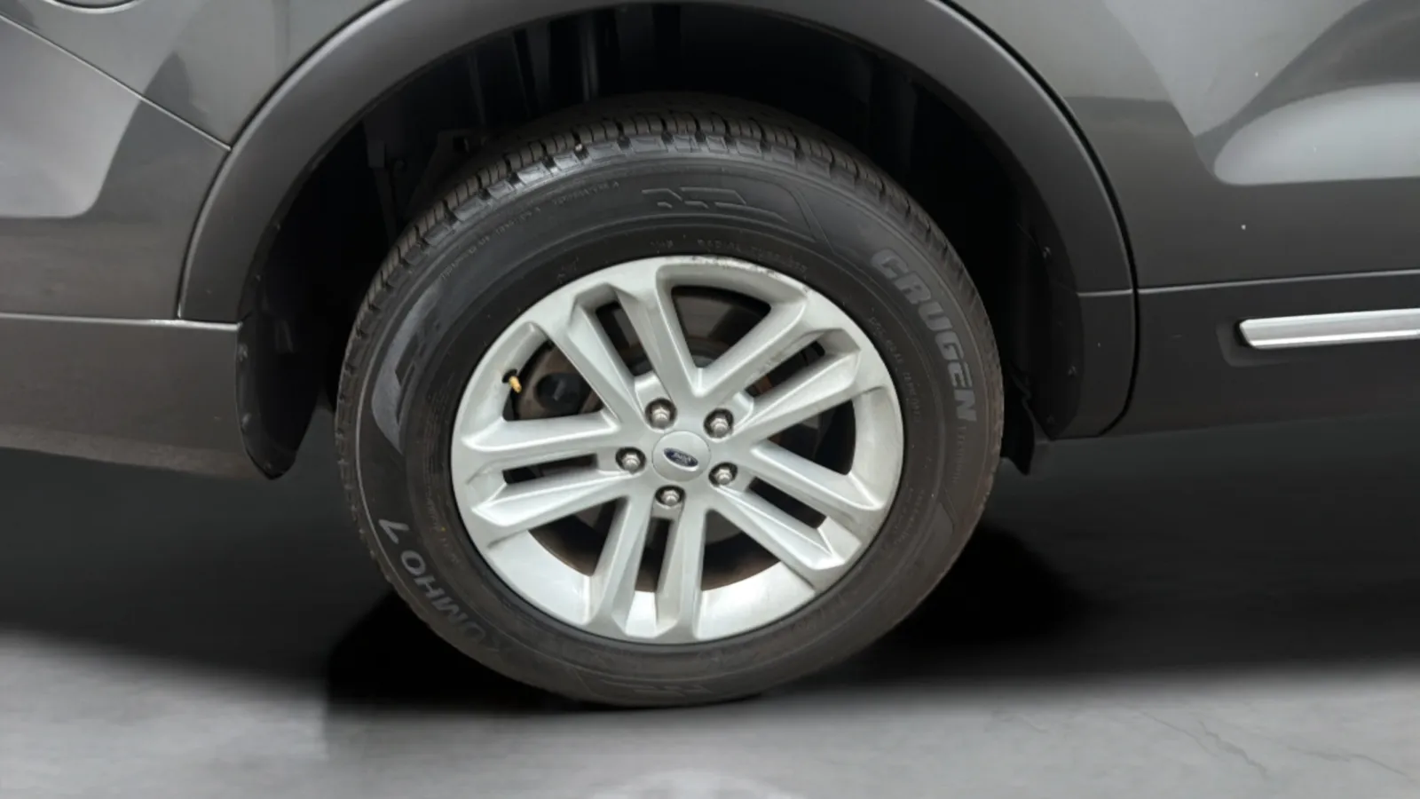 Ford Explorer photo 27