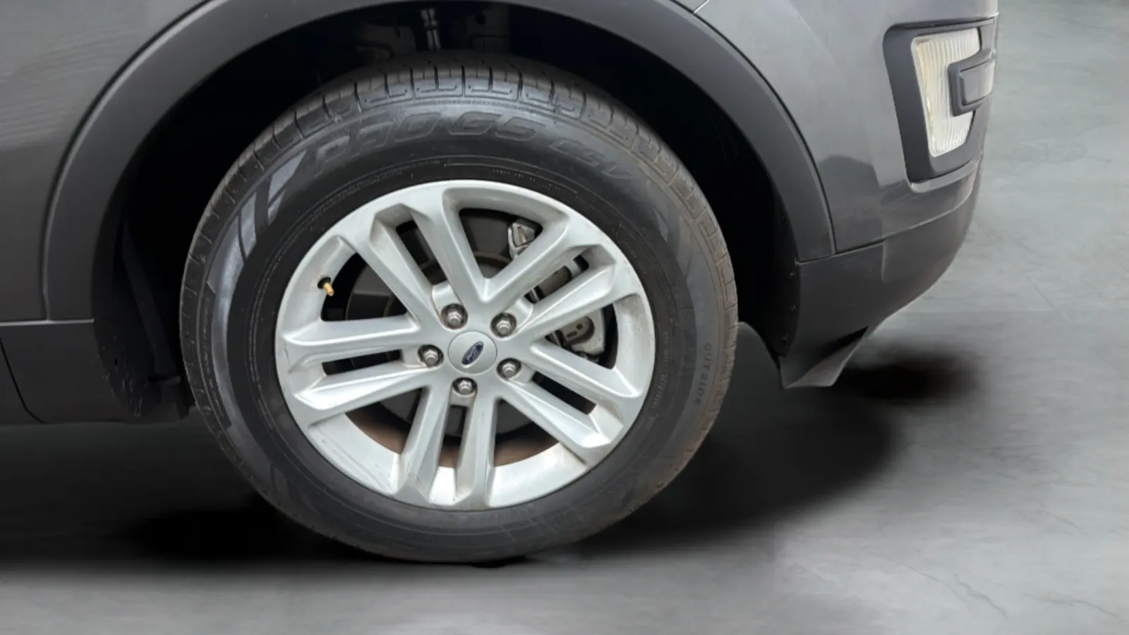 Ford Explorer photo 26