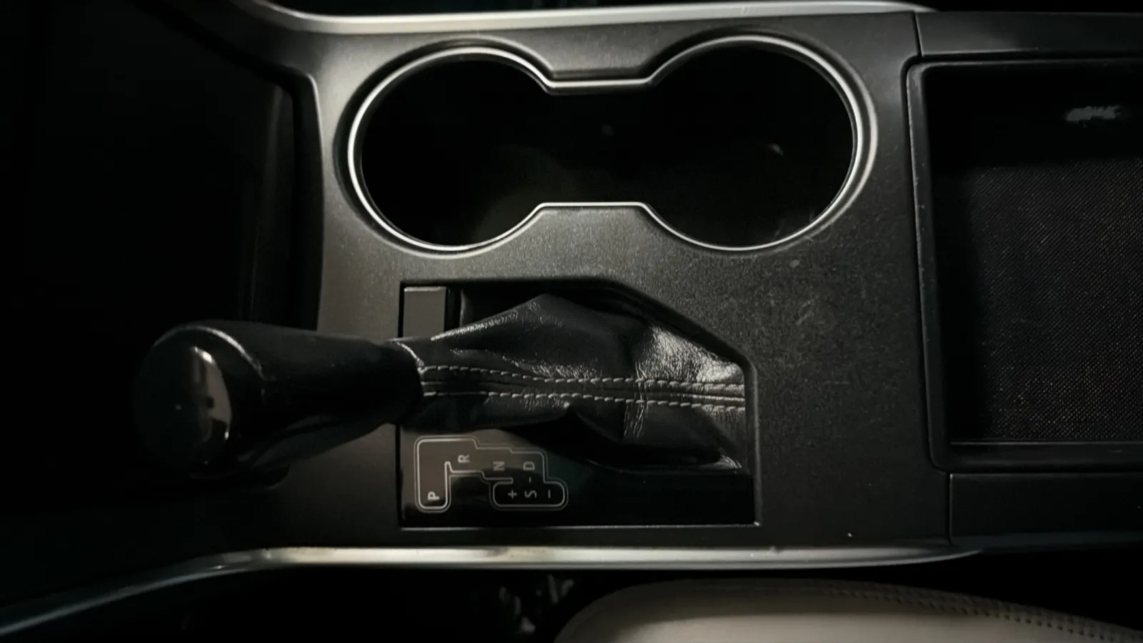 Toyota Camry photo 13