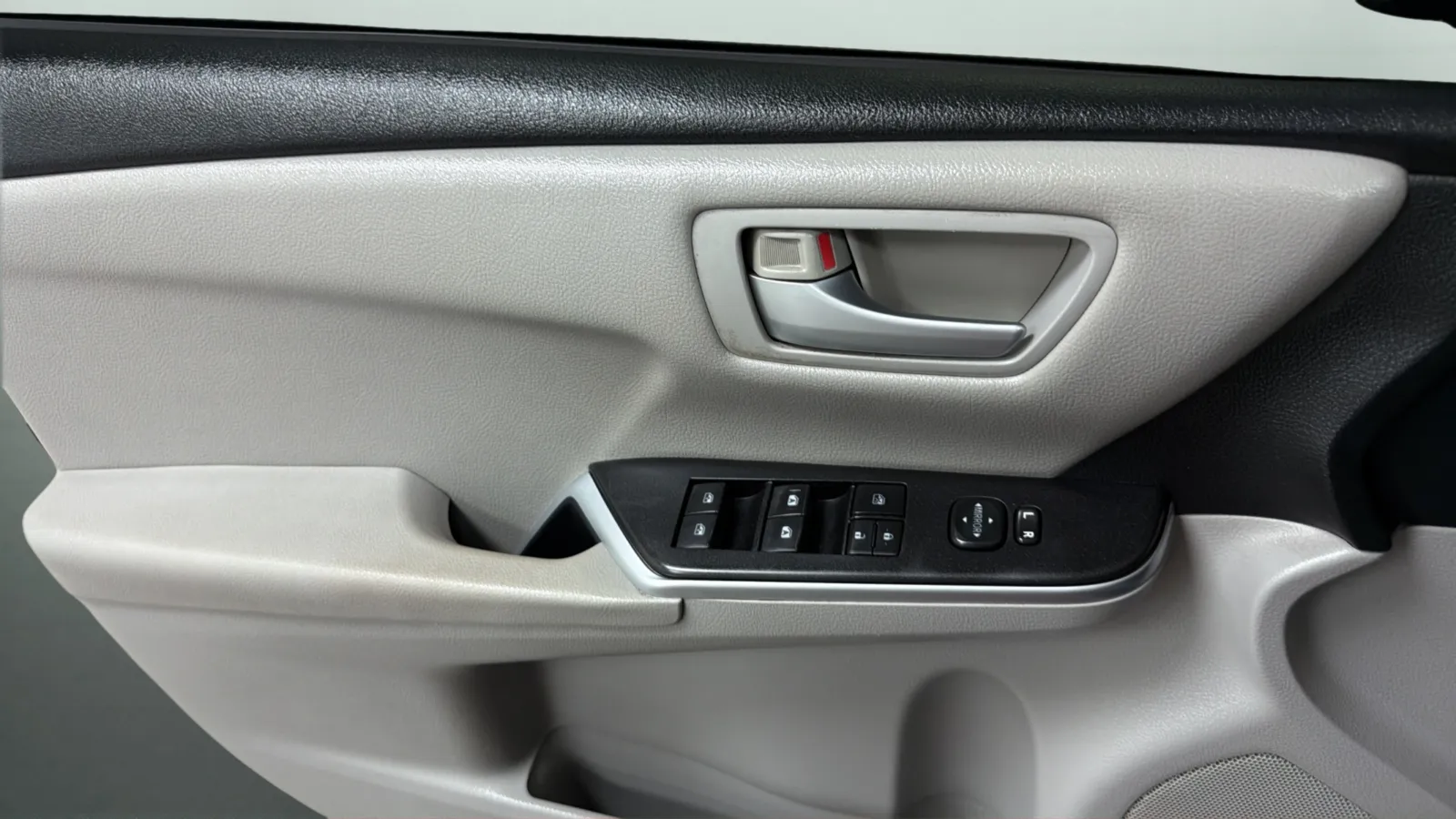 Toyota Camry photo 17