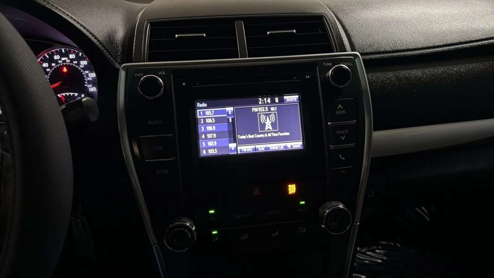 Toyota Camry photo 14