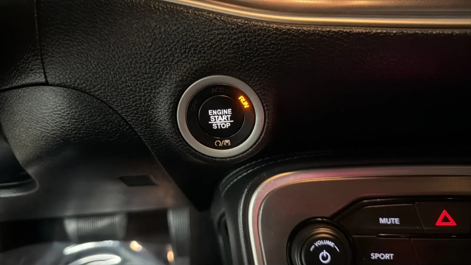 Dodge Challenger photo 15