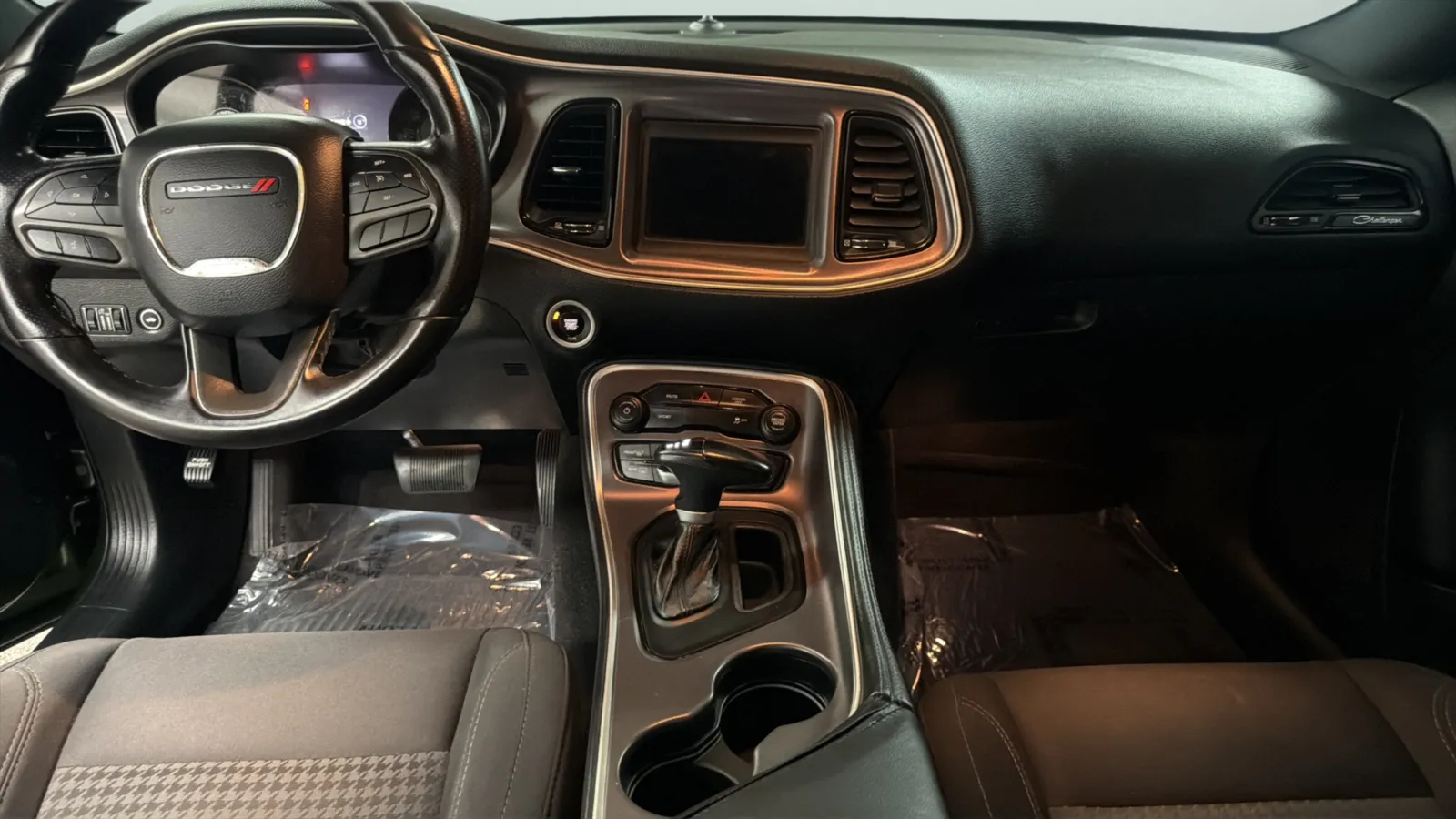 Dodge Challenger photo 16