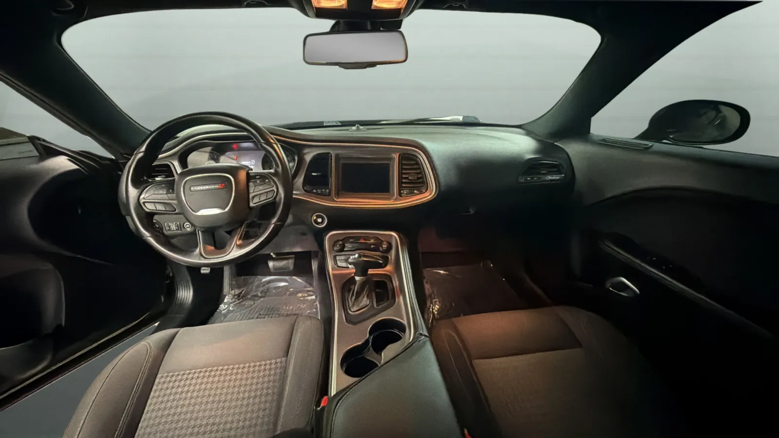 Dodge Challenger photo 9