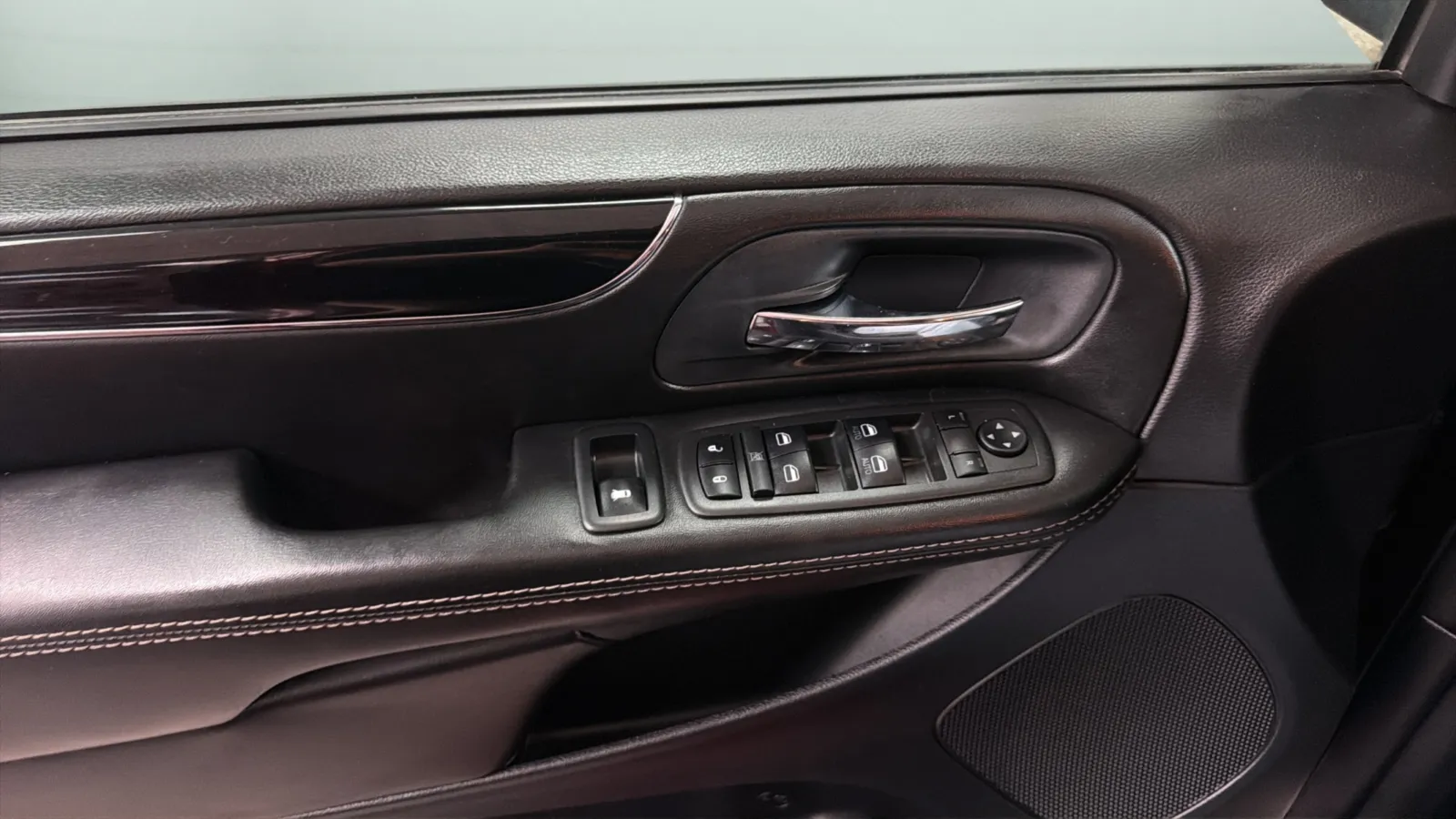 Dodge Grand Caravan photo 16