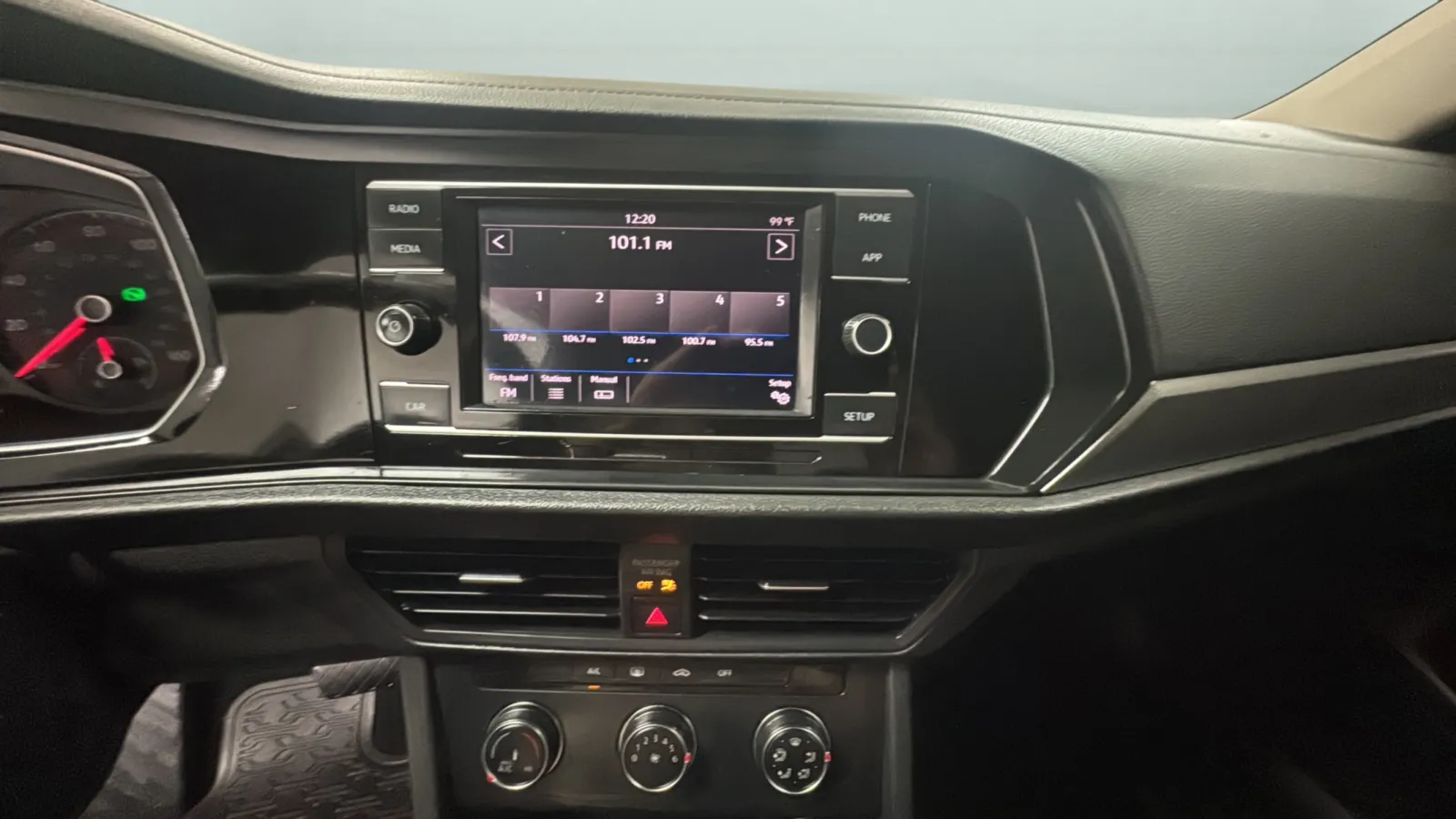 Volkswagen Jetta photo 13