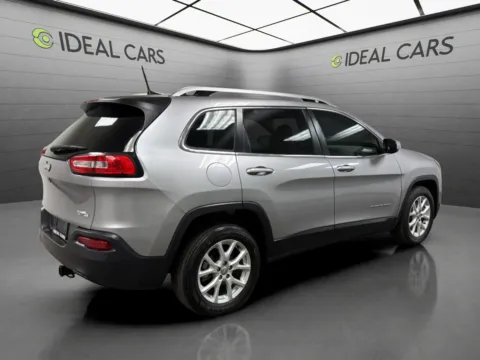 More photos of 2017 Jeep Cherokee Latitude at Ideal Cars - Broadway, AZ