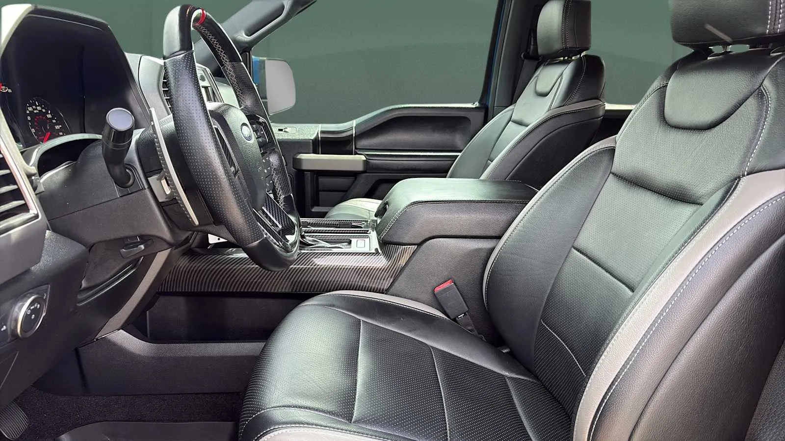Ford F-150 photo 17