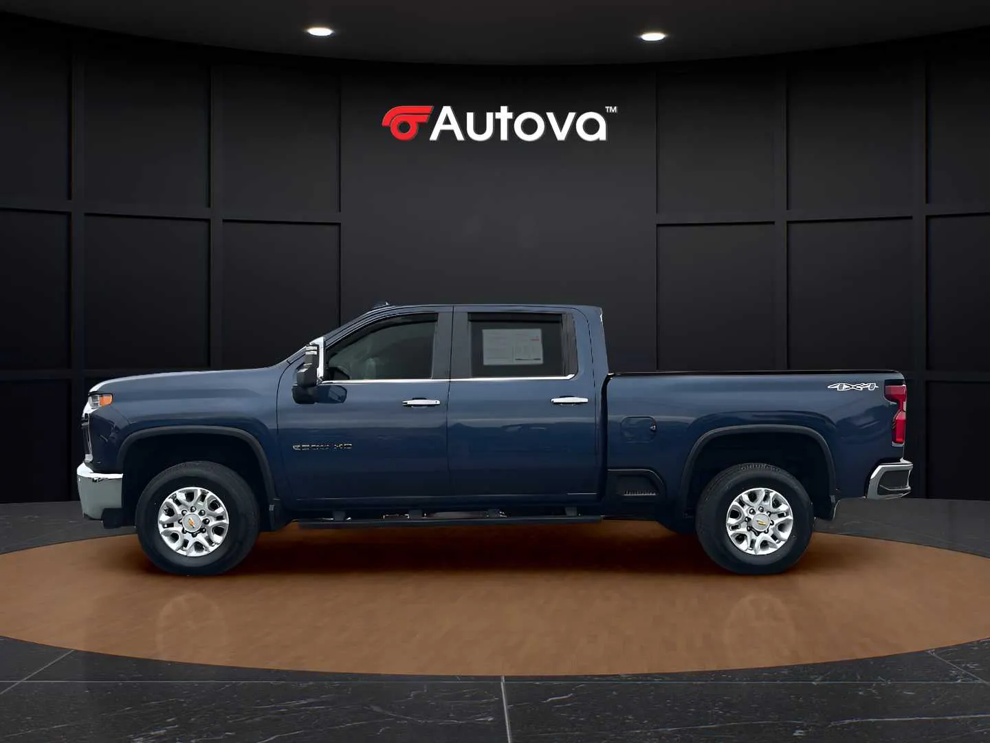 Chevrolet Silverado photo 2