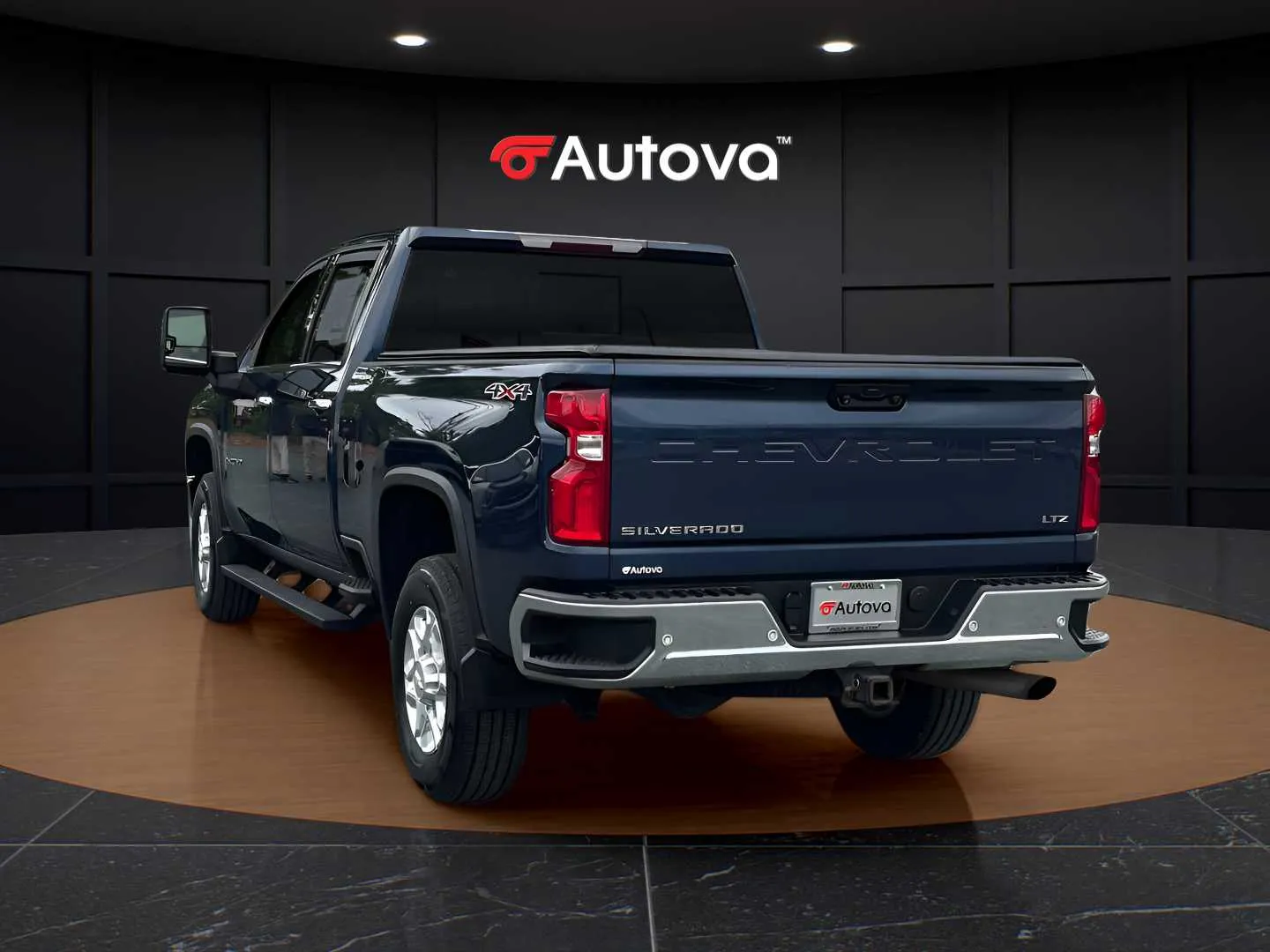 Chevrolet Silverado photo 3