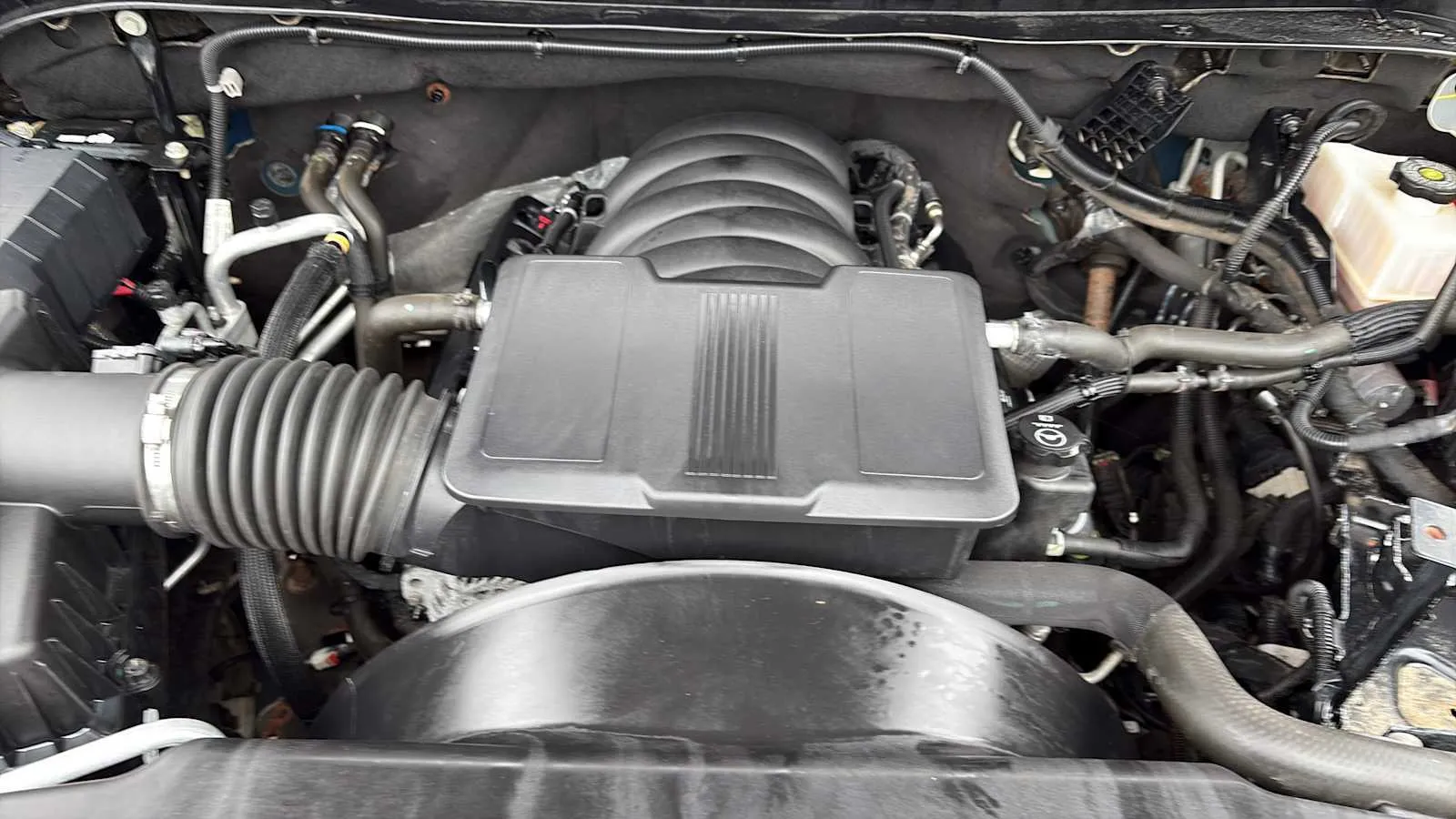Chevrolet Silverado photo 24