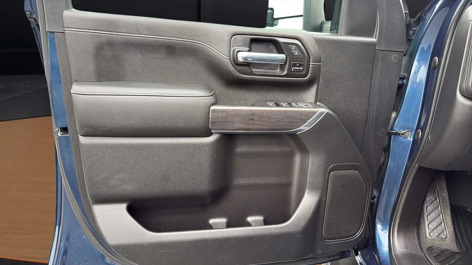 Chevrolet Silverado photo 15