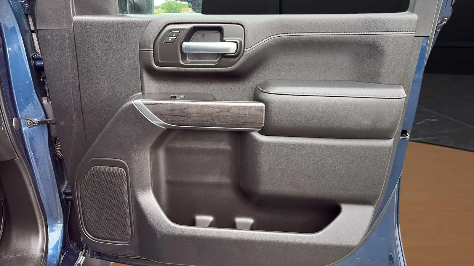 Chevrolet Silverado photo 22