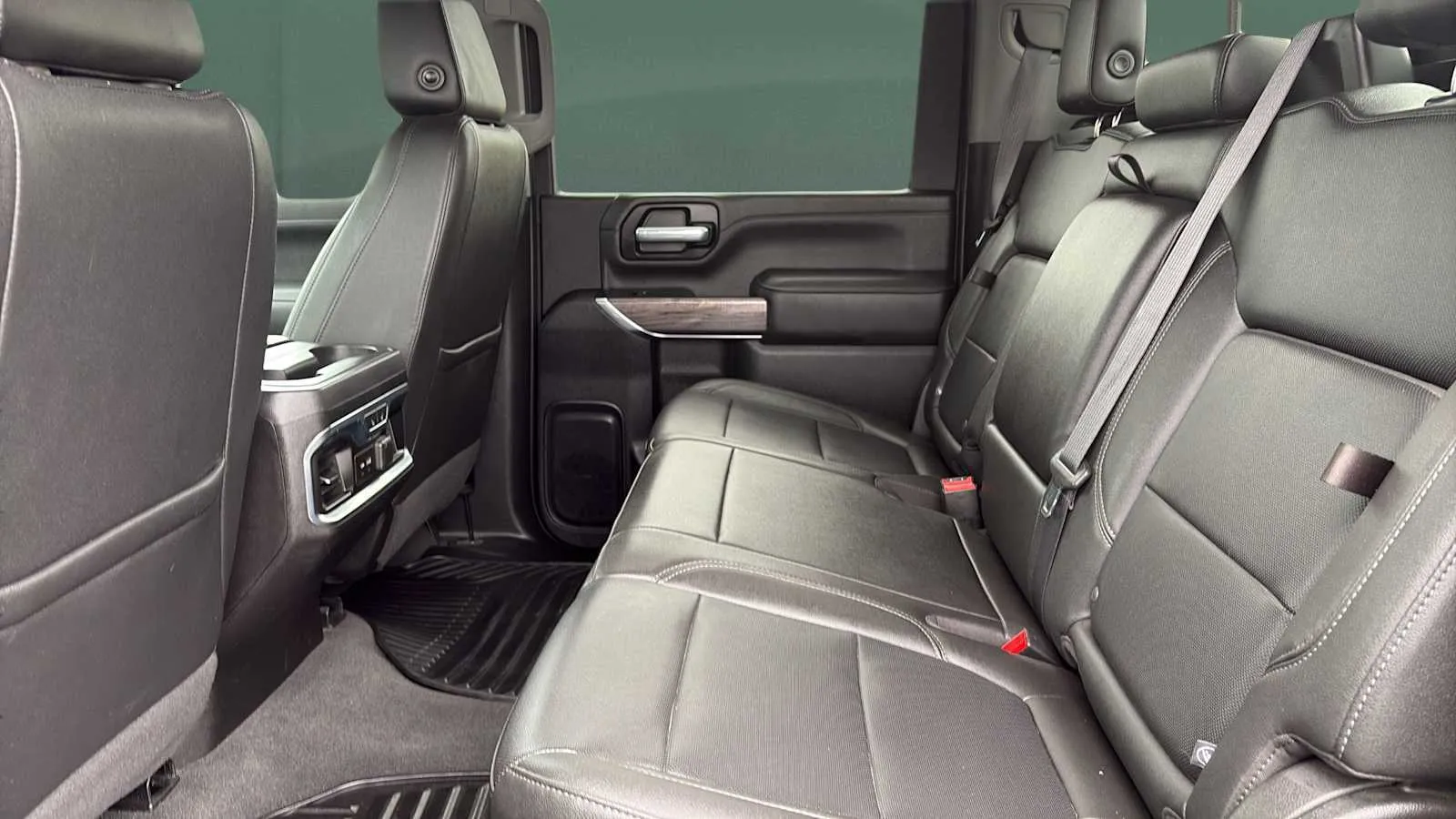 Chevrolet Silverado photo 17