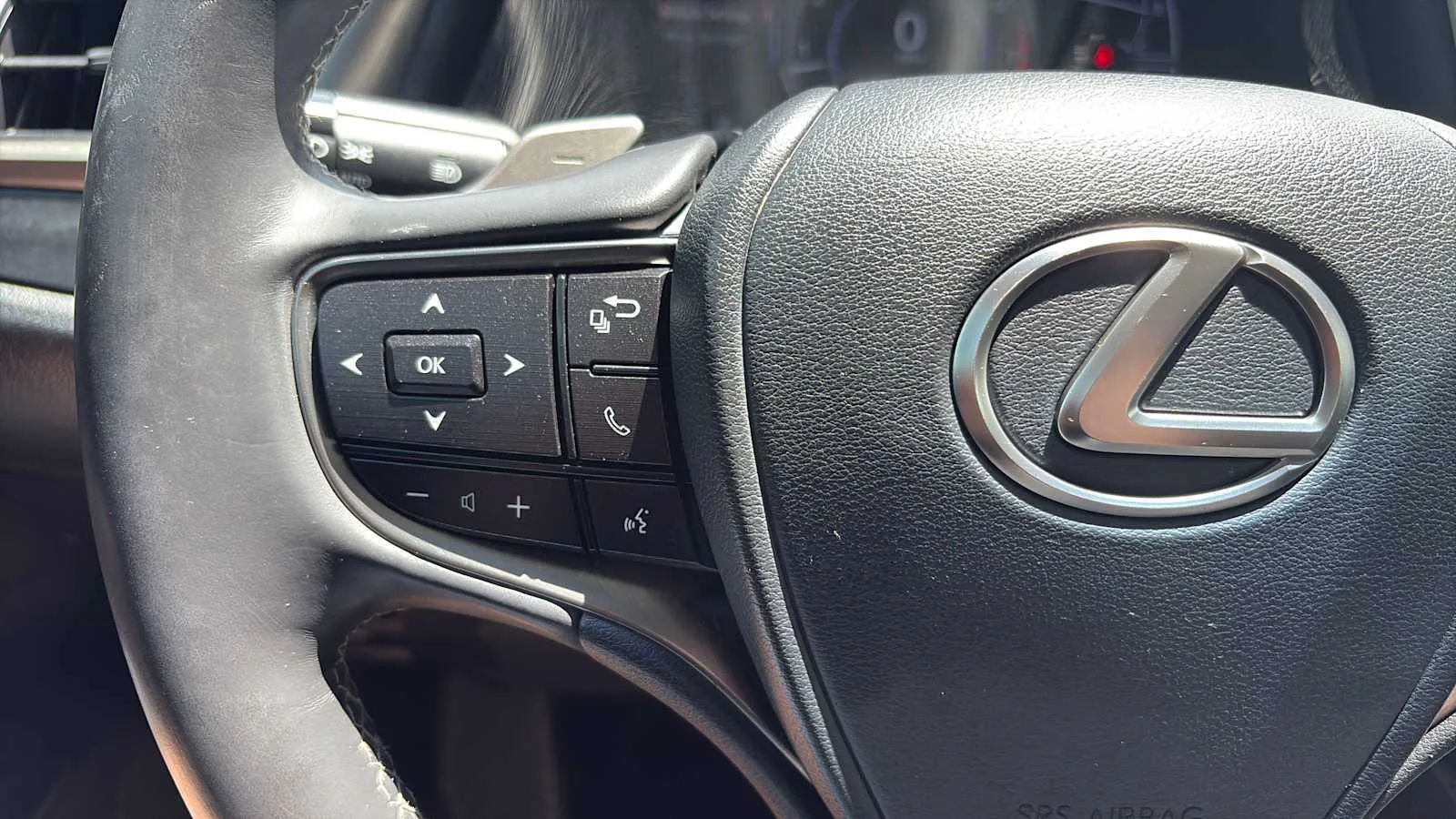 Lexus ES photo 14