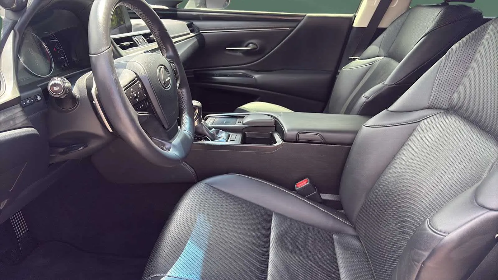 Lexus ES photo 22