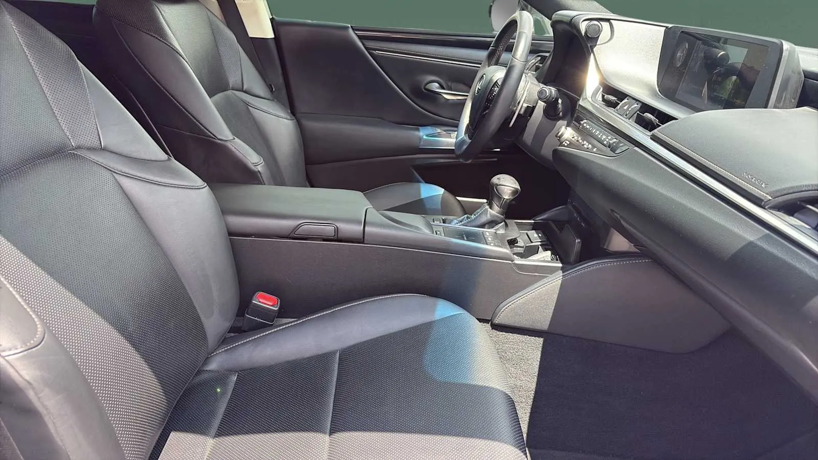 Lexus ES photo 29