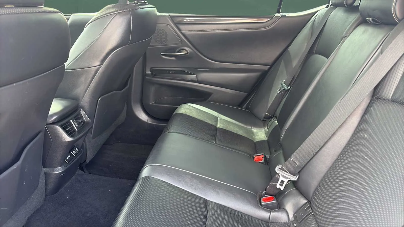 Lexus ES photo 23