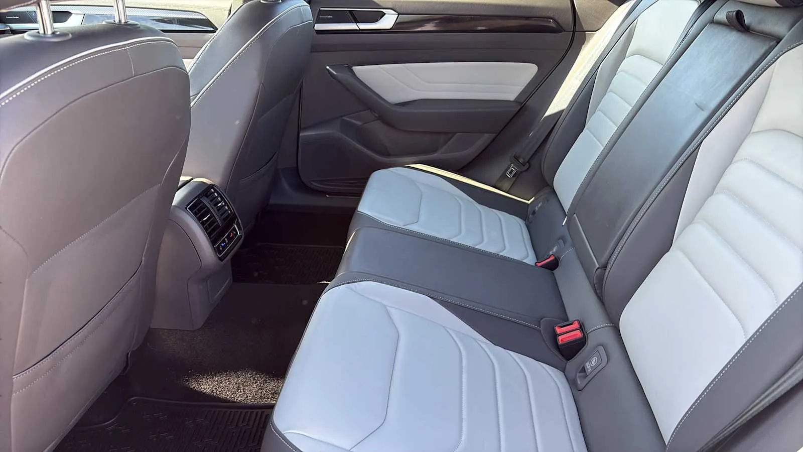 Volkswagen Arteon photo 17