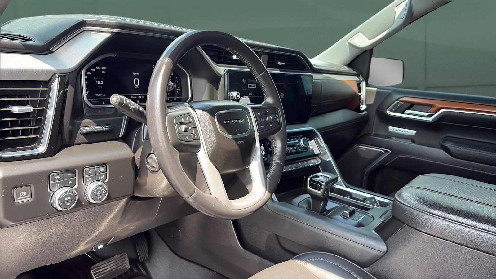 GMC Sierra photo 18