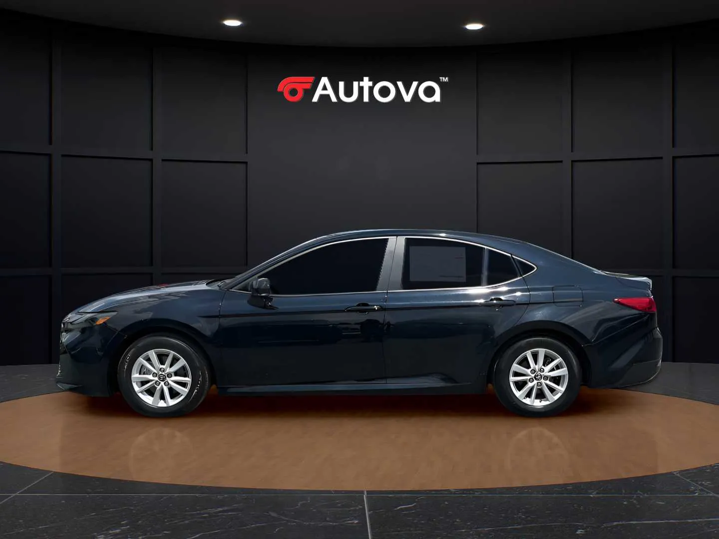 Toyota Camry photo 2