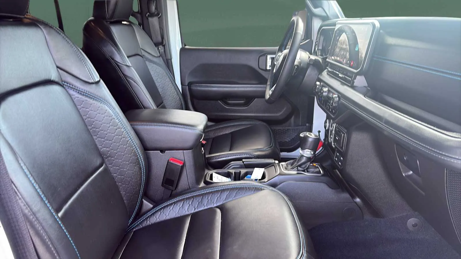 Jeep Wrangler photo 24