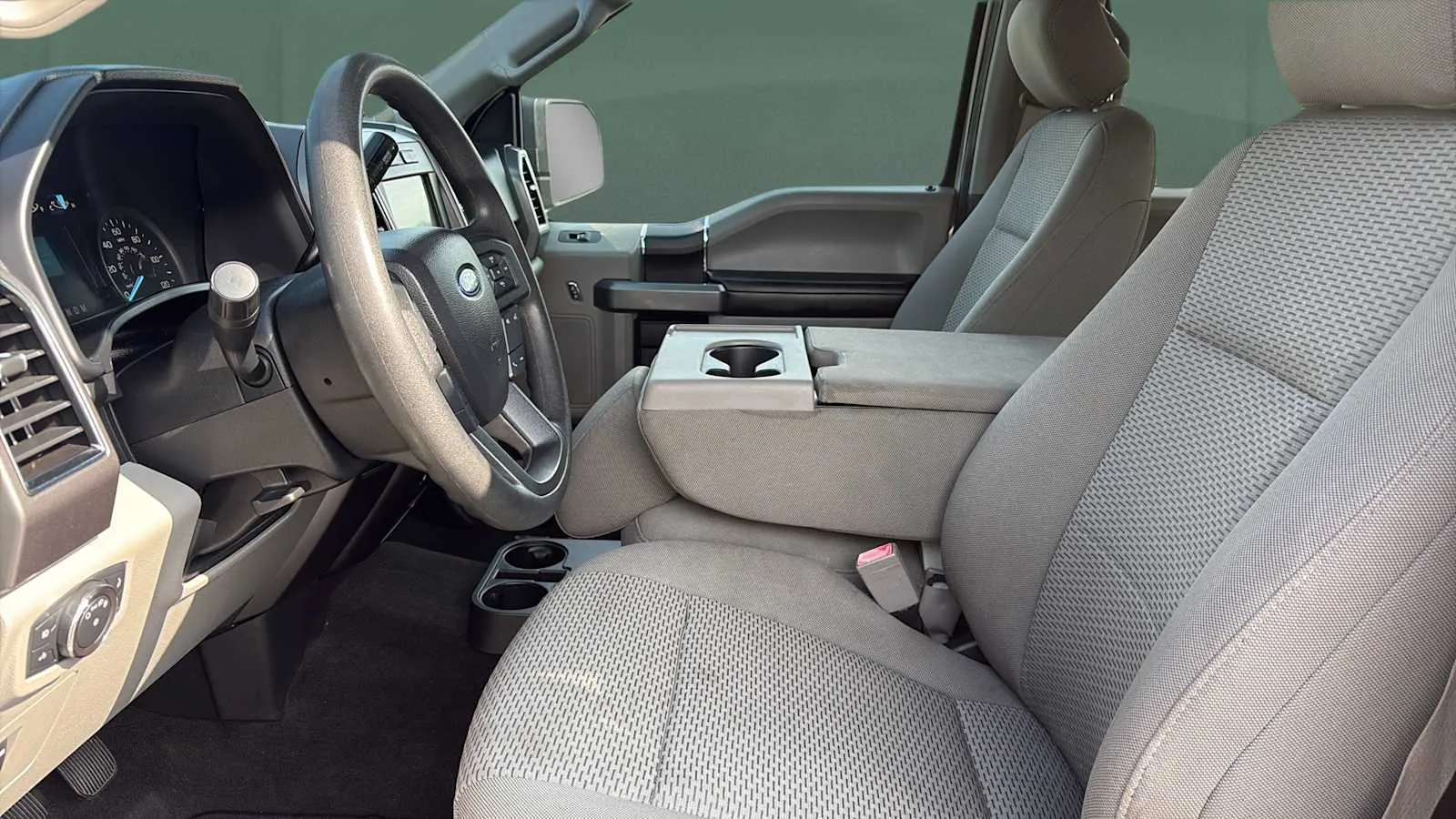 Ford F-150 photo 17