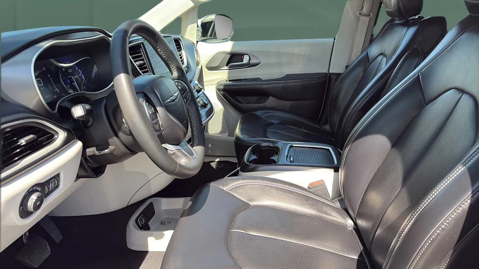 Chrysler Pacifica photo 17