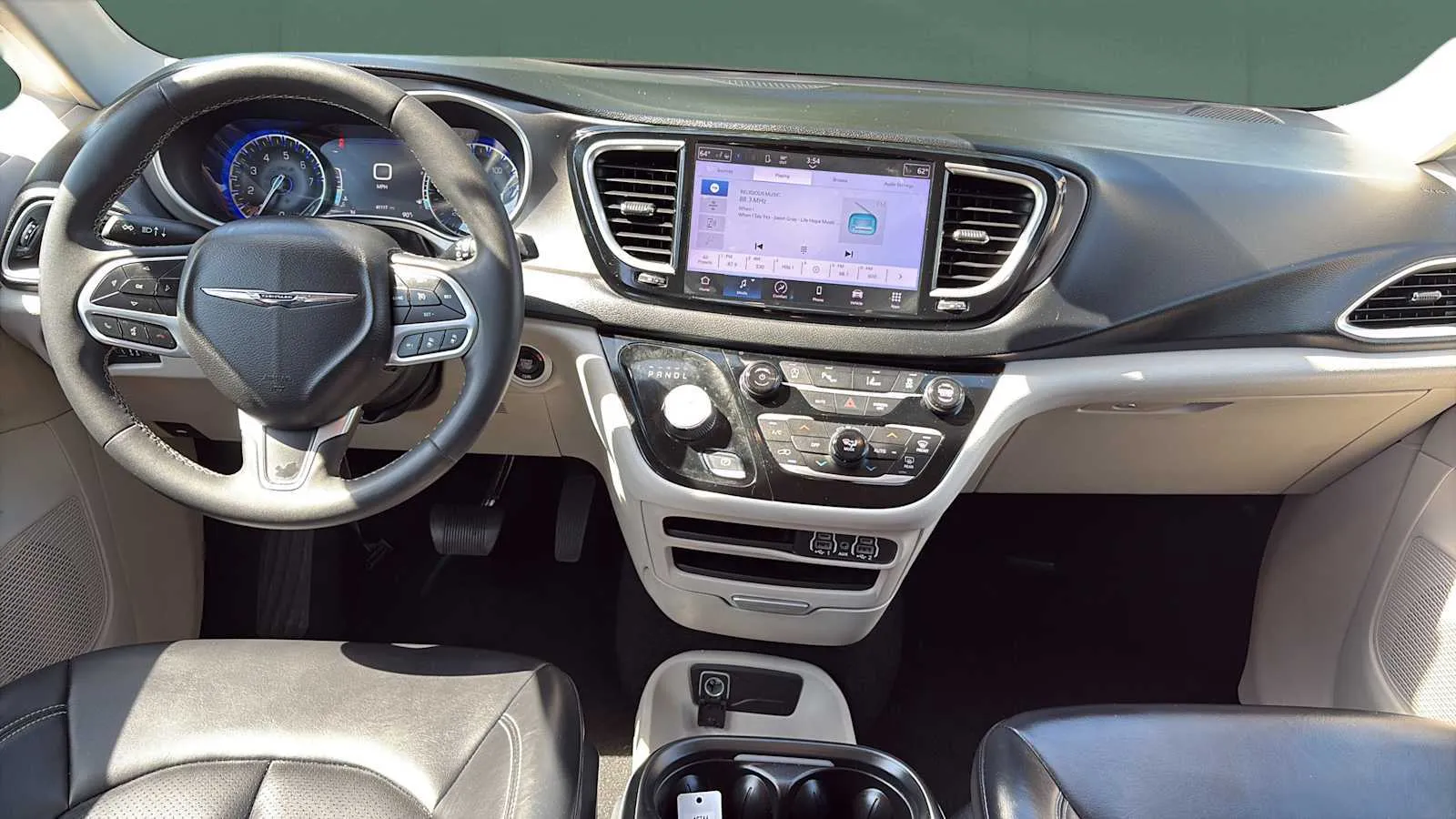 Chrysler Pacifica photo 19