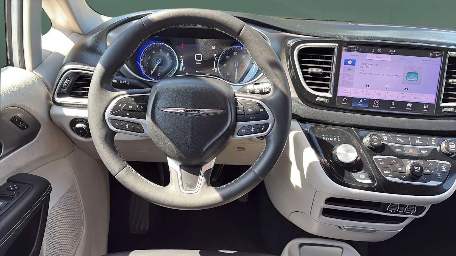 Chrysler Pacifica photo 20