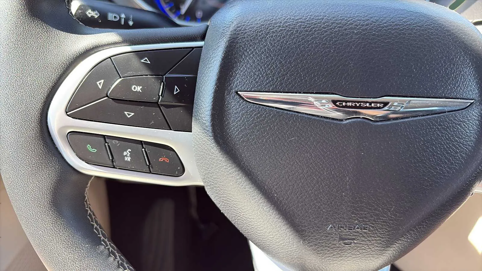 Chrysler Pacifica photo 9