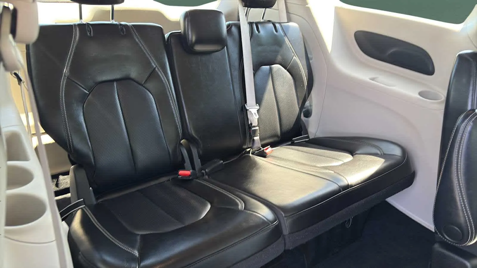 Chrysler Pacifica photo 23