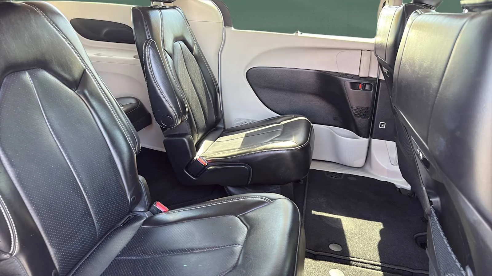 Chrysler Pacifica photo 22