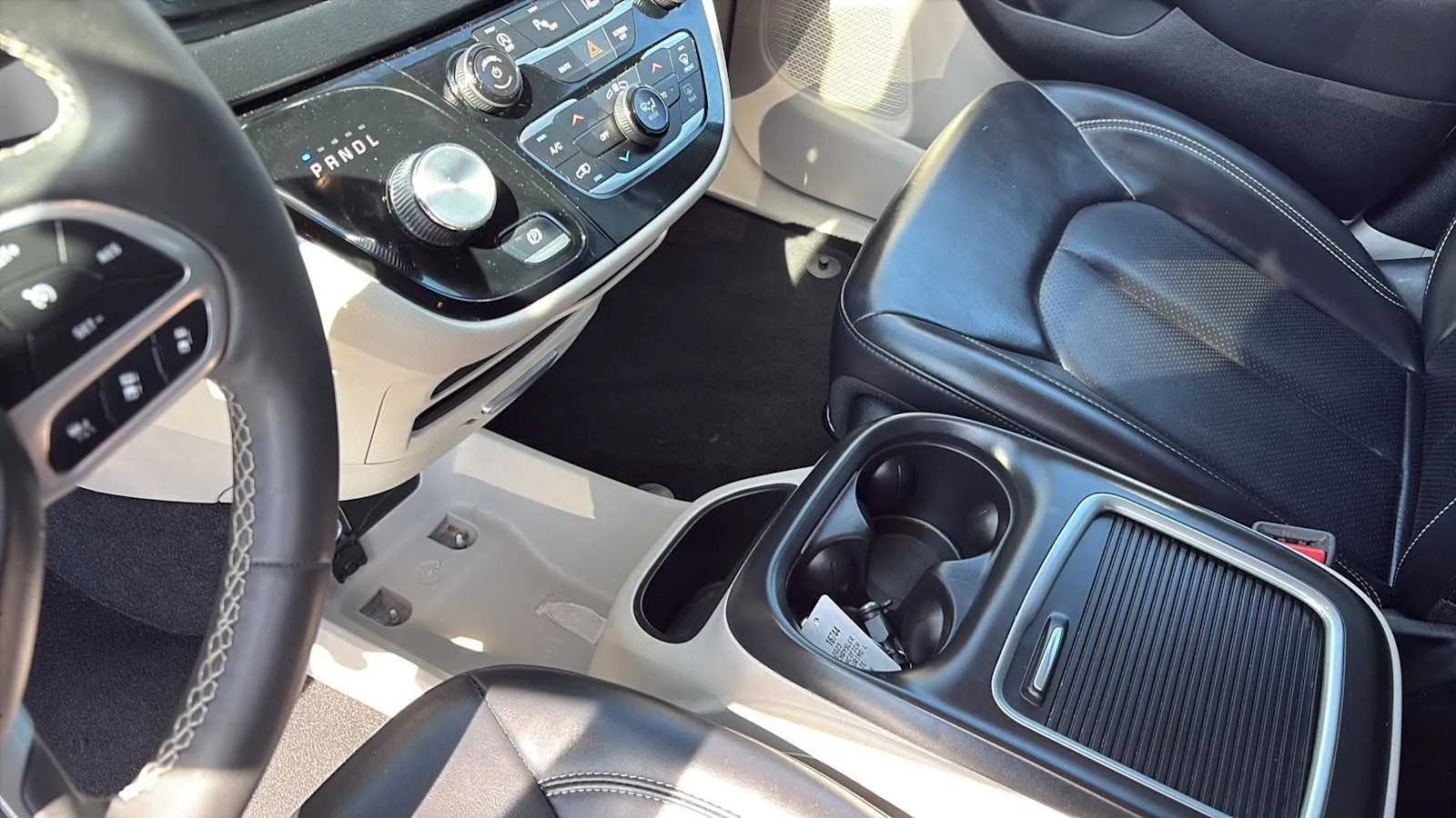 Chrysler Pacifica photo 14